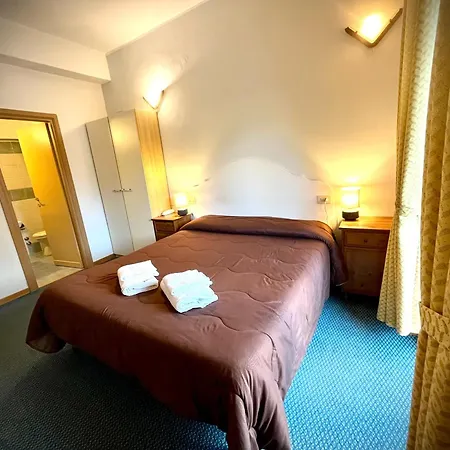 Pinguino Hotel 3*