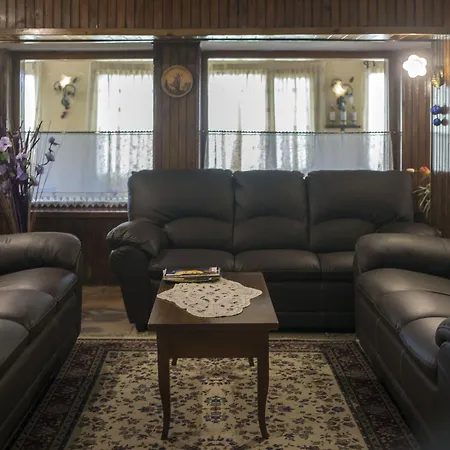 Pinguino Szálloda 3*