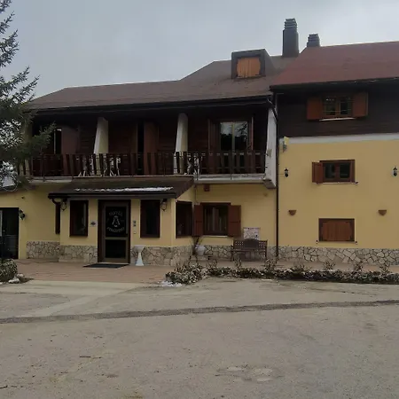 Pinguino Szálloda 3*